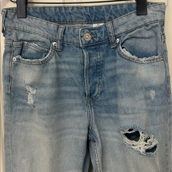 H&M boyfriend ripped light washed jeans size 2 inseam 26” cotton, casual jeans - Picture 2 of 5